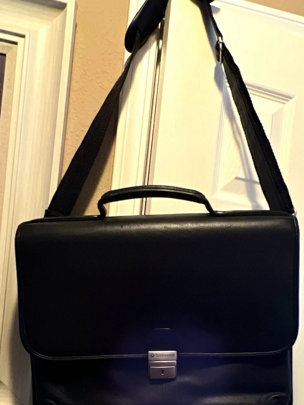Samsonite Black Men's Leather Briefcase with Shoulder Strap